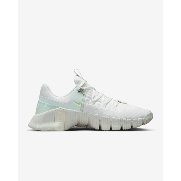 [NEW] Women's Nike Free Metcon 5 Workout Shoes White FJ1548-100 - Picture 1 of 9